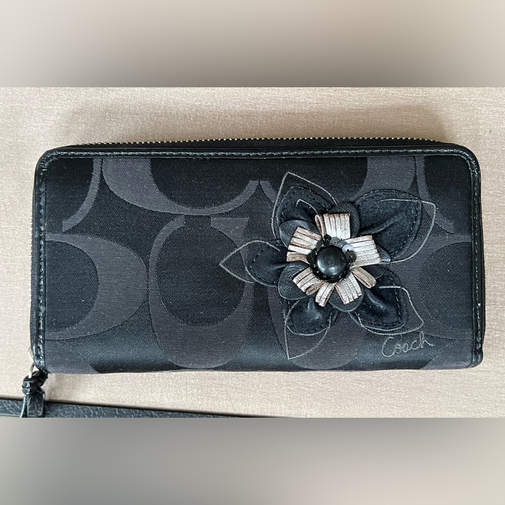 COACH Rare Black Signature Jacquard Floral Appliqué Zip Around Accordion Wallet - Picture 5 of 12